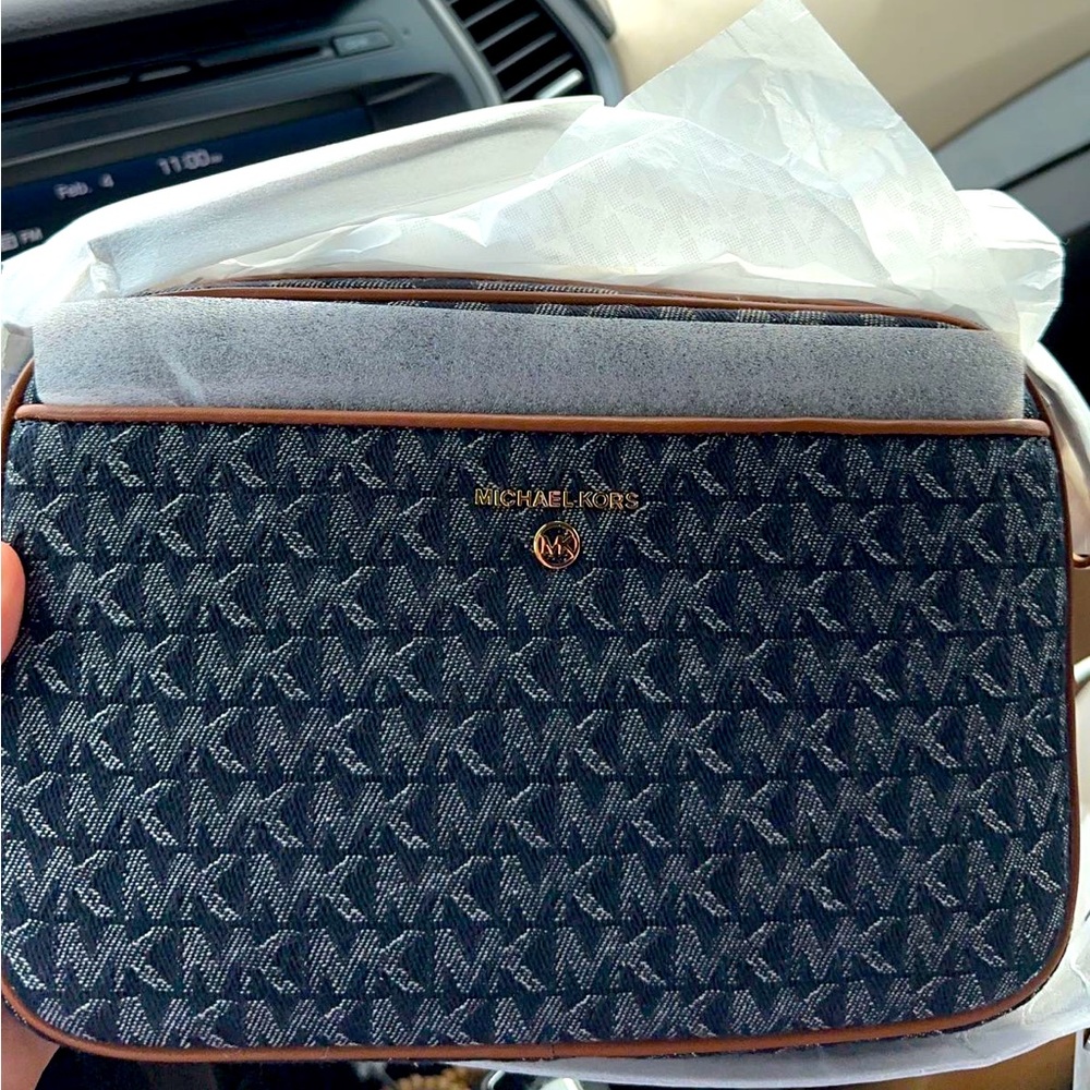 Michael Kors JetSet Crossbody bag